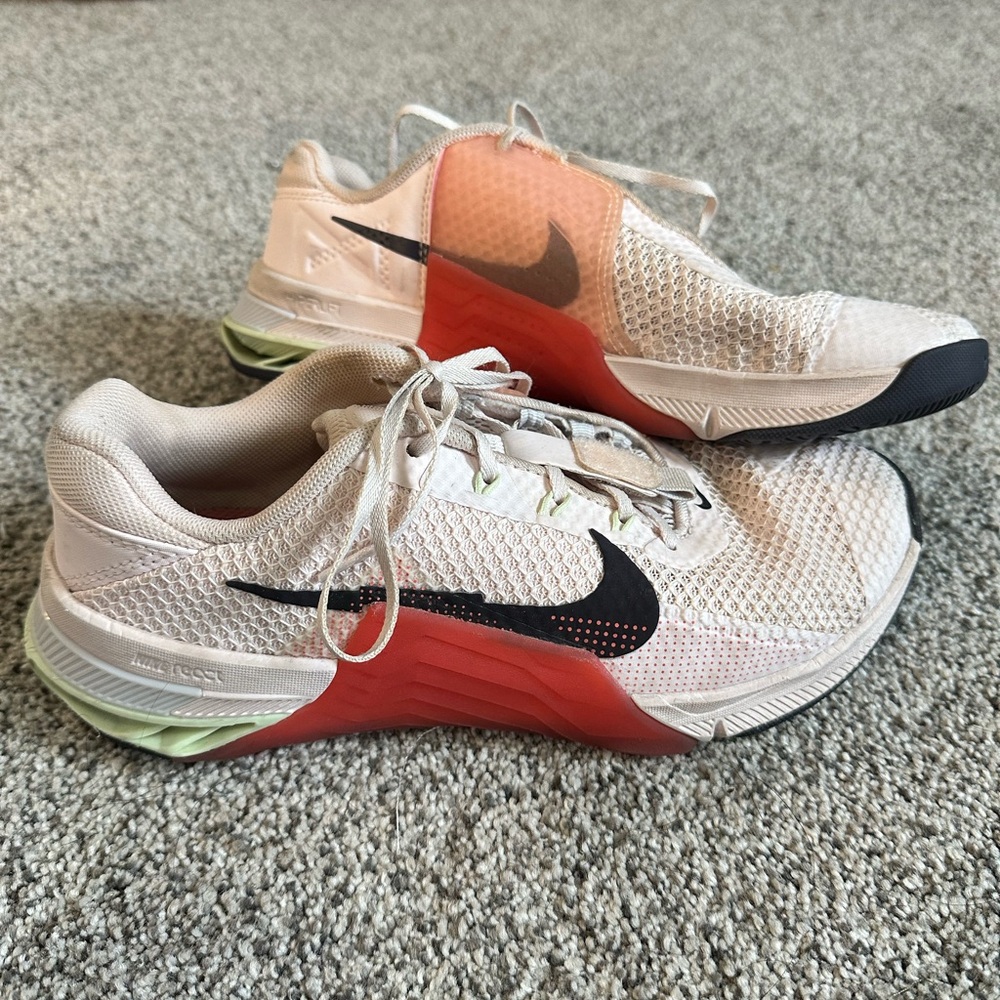 Nike Metcon lifting shoes with lace lock. Size 8.5, great condition